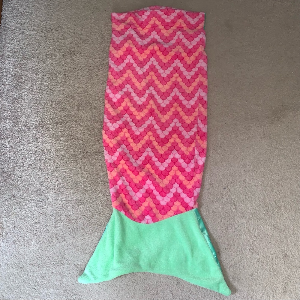 EUC Snuggie Mermaid Tail Blanket